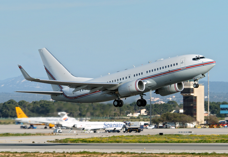 El avión partiendo de España en el 2004. AP